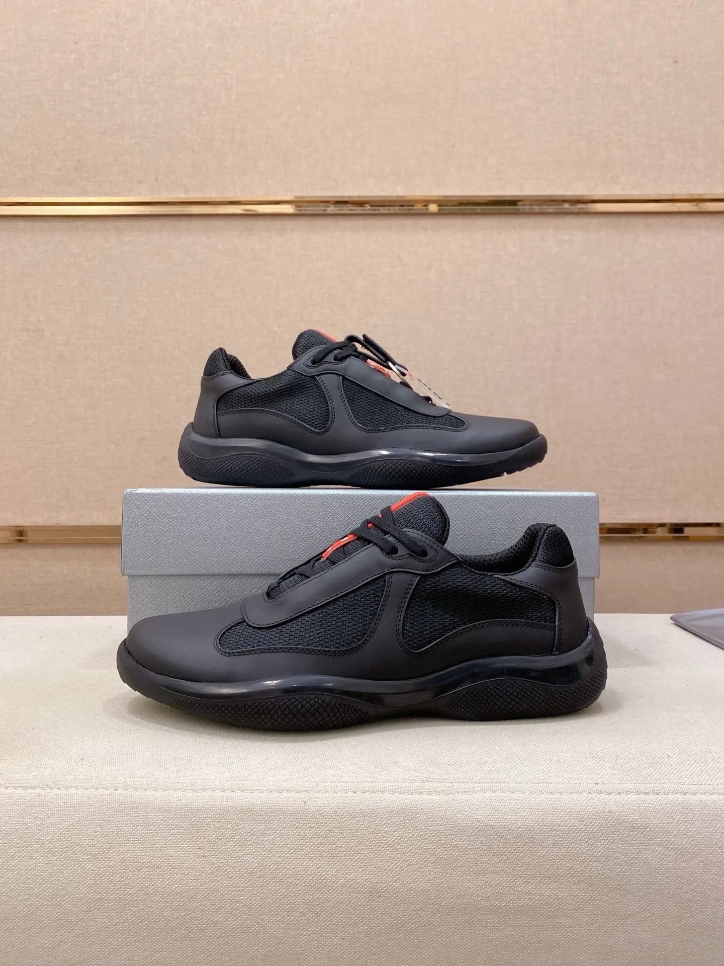 Men's shoes 💰 580💰 ✔️✔️✔️High version High-quality new PRADA (Prada) counters are launched simultaneously, new men's shoes, 😘fabrics are selected from first-layer cowhide fabrics. Lining: Imported cowhide leather lining. 👍🏿High-end☄️Open-molded non-slip rubber outsole, exquisite lines, simple and elegant, comfortable and high-end for leisure travel. Code number: 38 to 45